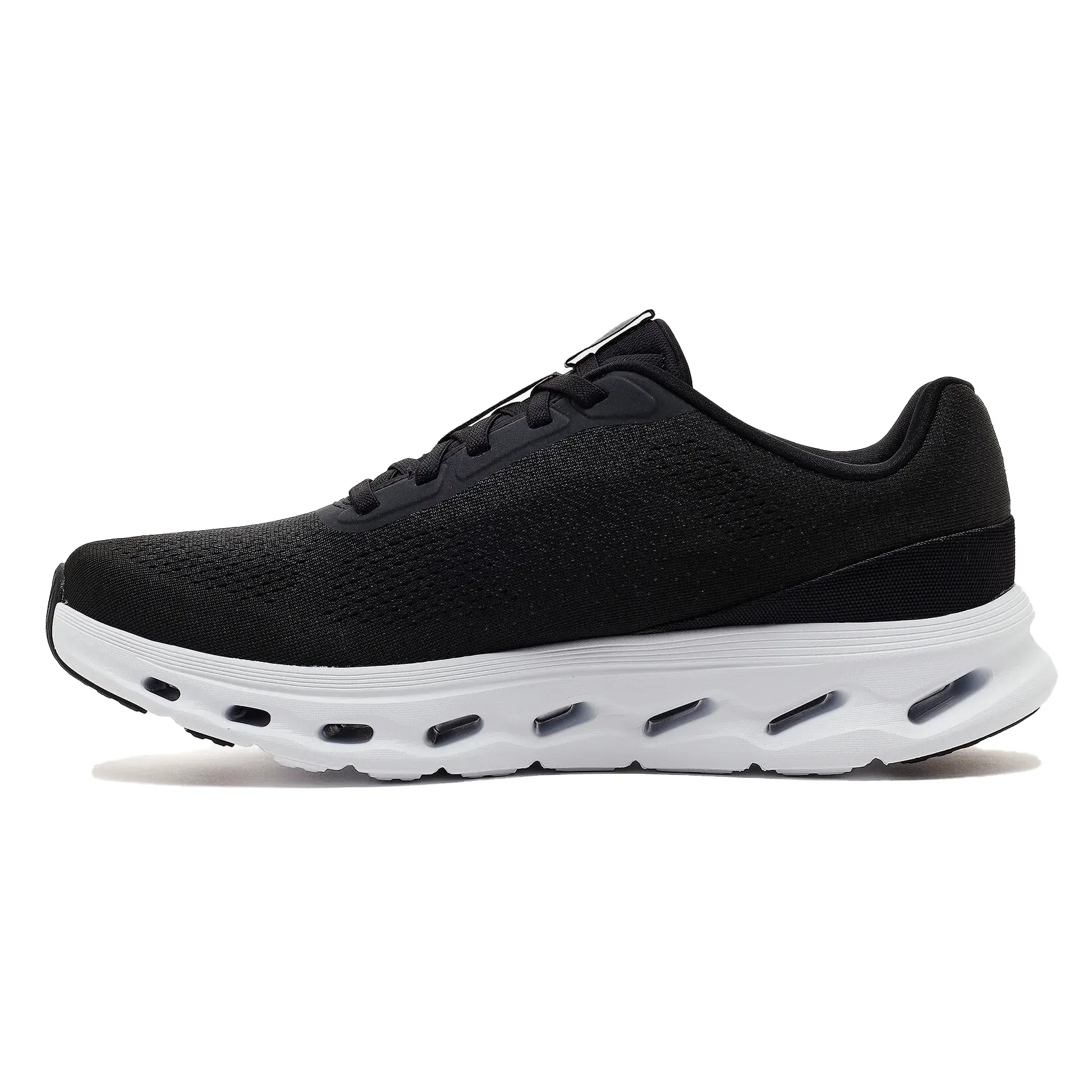 Tênis casual masculino Skechers preto vista frontal em fundo branco